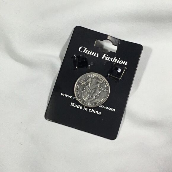 Large Black Stud Earrings (UC3) - Picture 4 of 5